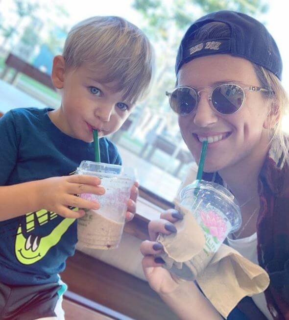 Leo Mckeague with his mother, Victoria Azarenka.